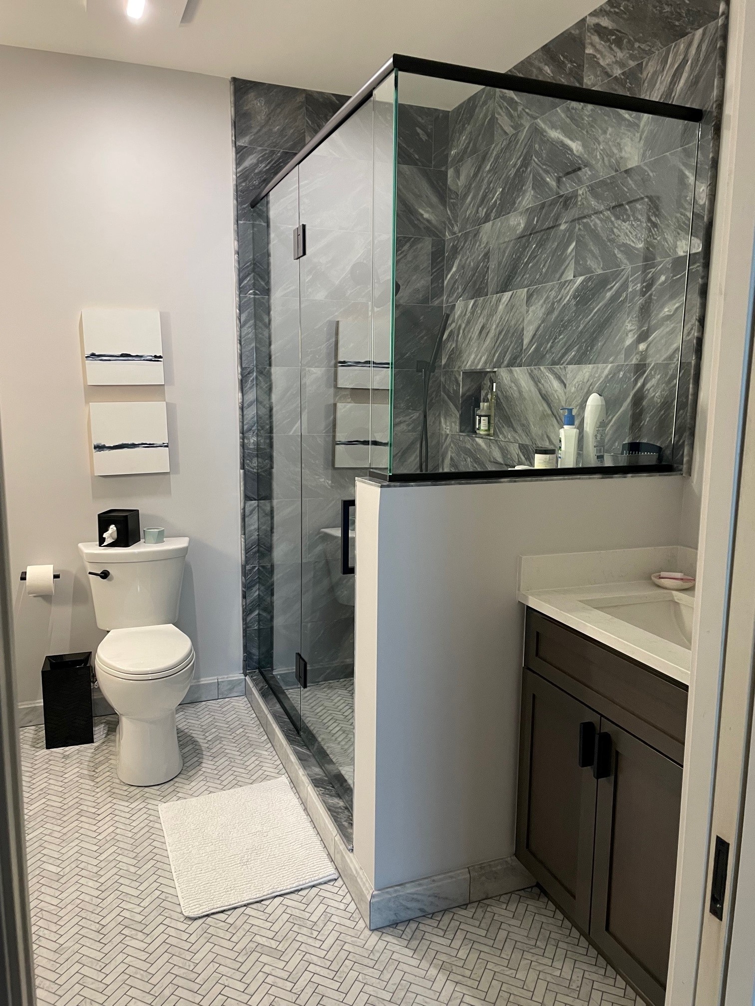 The Enduring Appeal of Black and White Marble Tile